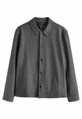 Grau strukturierte Jacke aus einem Wollgemisch mit Kragen, Druckknöpfen, Seitentaschen und langen Ärmeln, in gerader Form.