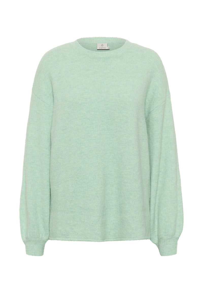 Helle grüne, weiche Strickjacke mit Rundhalsausschnitt, überschnittenen Schultern und langen, leicht gerafften Ärmeln. Schlichte, strukturierte Oberfläche.