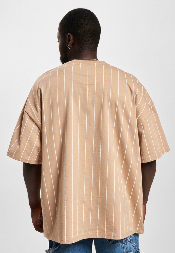 Karl Kani TREING BOXY PINSTRIPE