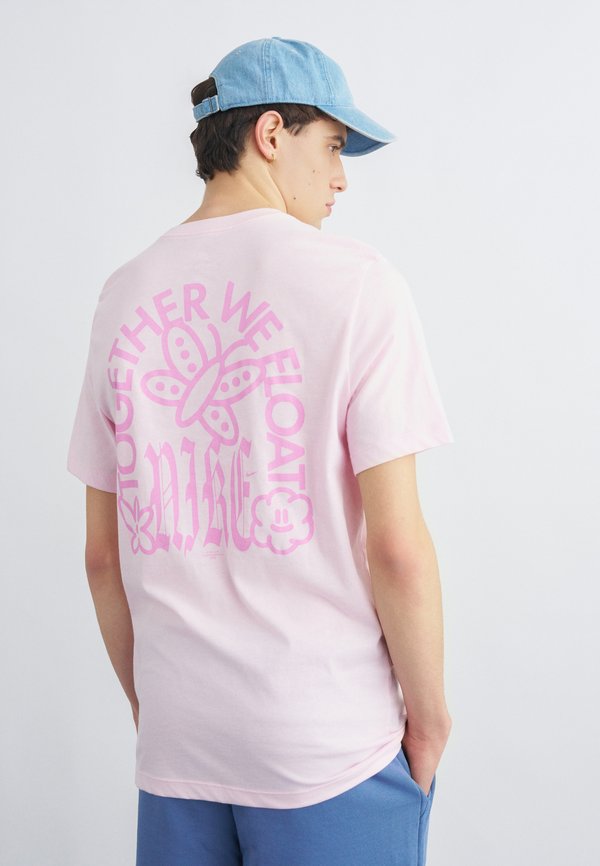 Nike Sportswear TEE WE FLOAT - Print T-shirt - pink foam