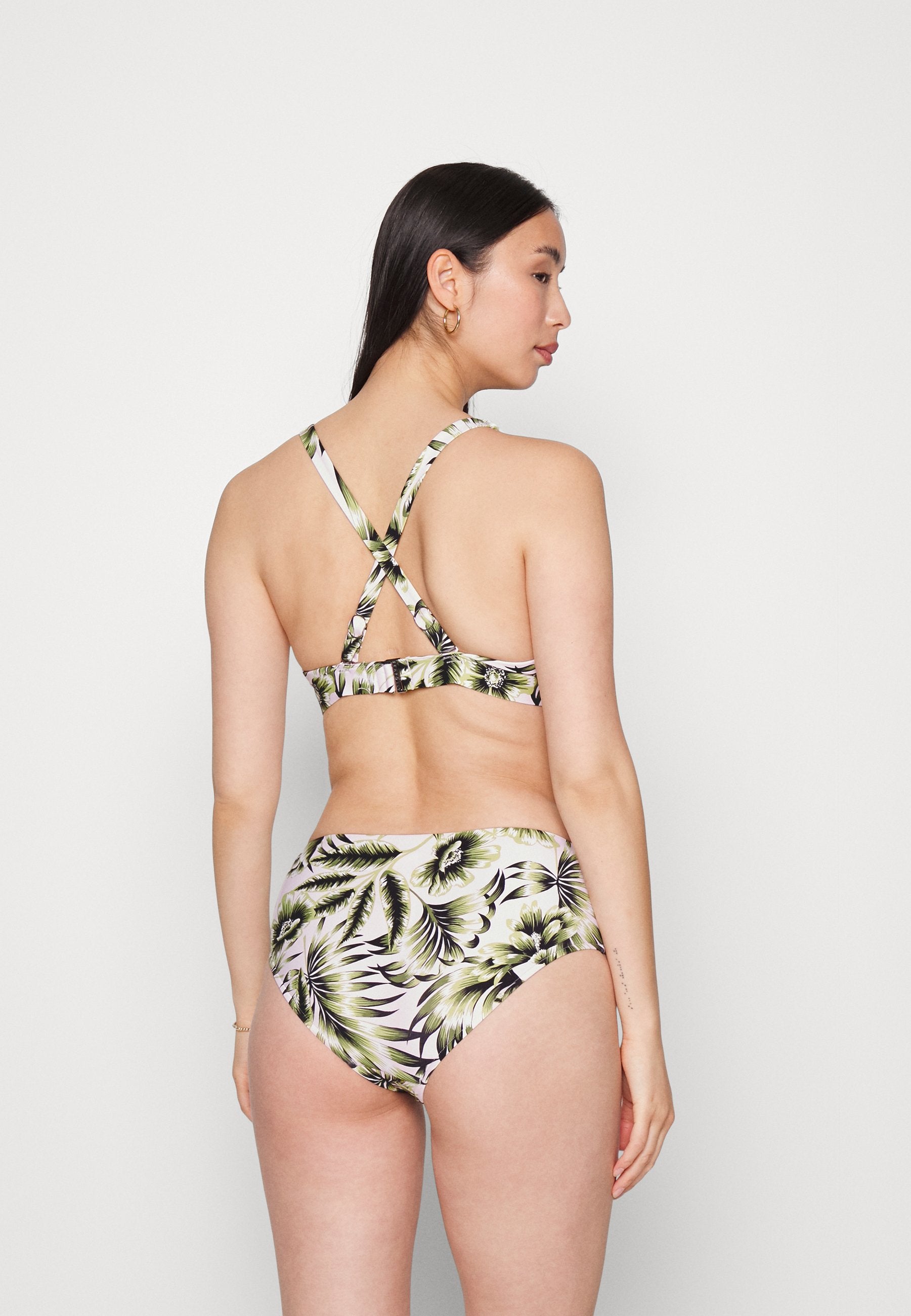 ISLAND IN THE SUN LONGLINE Media 6