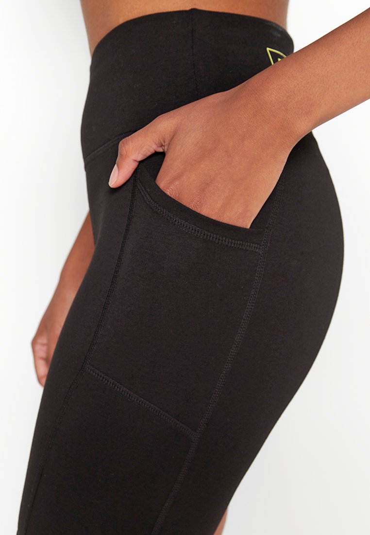DKNY Sport