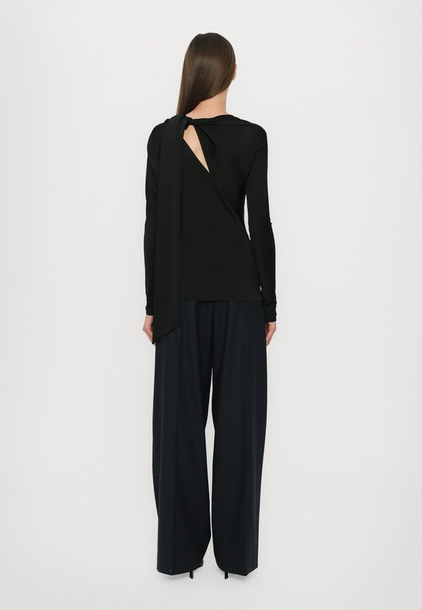 Victoria Beckham SLASH DETAIL