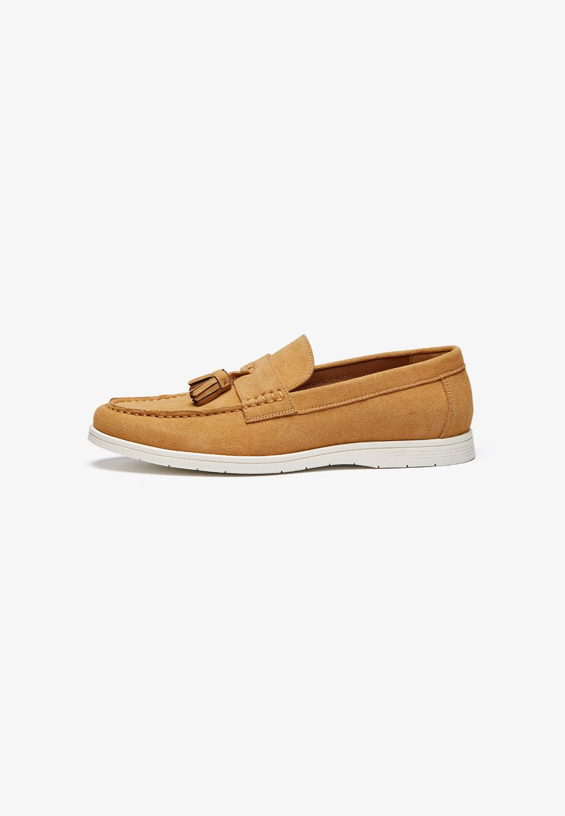 Pier One Slipper Media 1