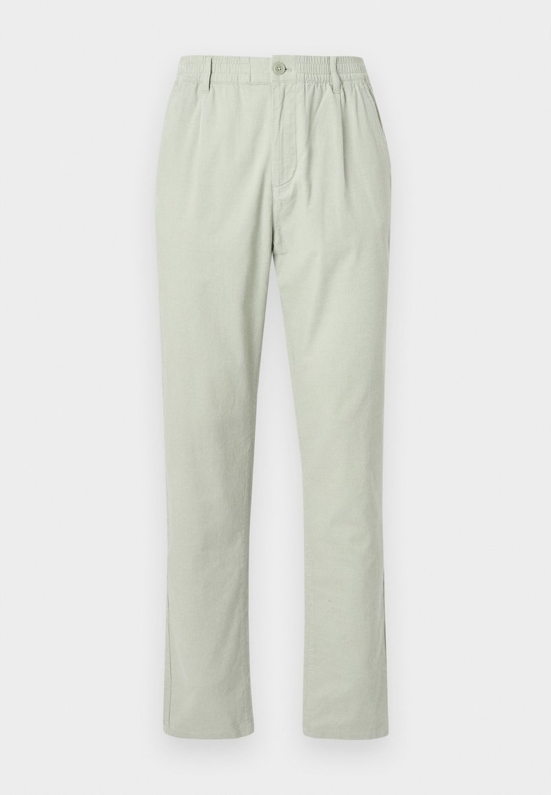 Hellgrüne, gerade geschnittene Hosen aus weichem Stoff. Mit Knopfverschluss, elastischem Bund und Seitentaschen. Keine sichtbaren Muster.
