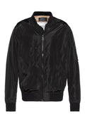Schwarze Bomberjacke aus glänzendem Nylon mit gerippten Bündchen und Saum, vertikaler Frontreißverschluss und Seitentaschen. Verfügt über eine Armtasche.