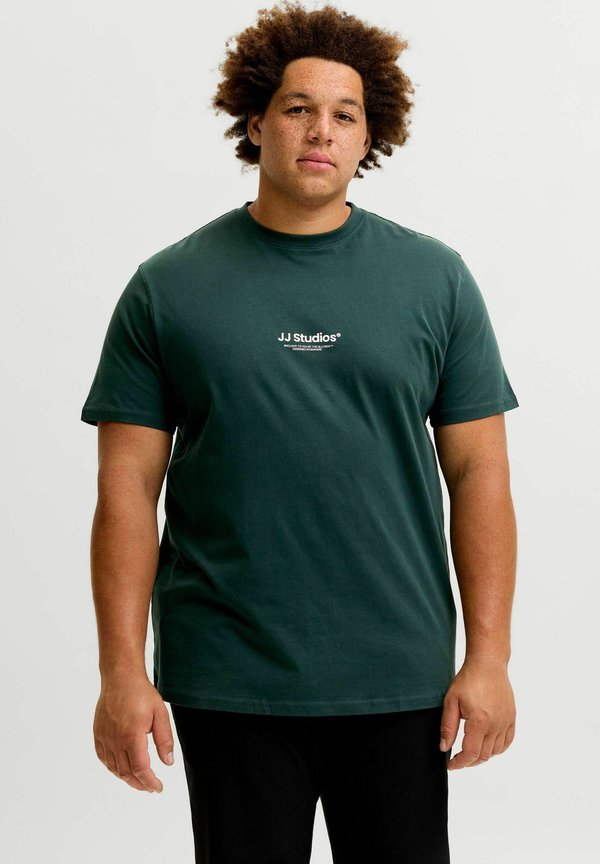 Jack & Jones JJESOHO TEE SS CREW NECK NOOS PLS - Print T-shirt - scarab
