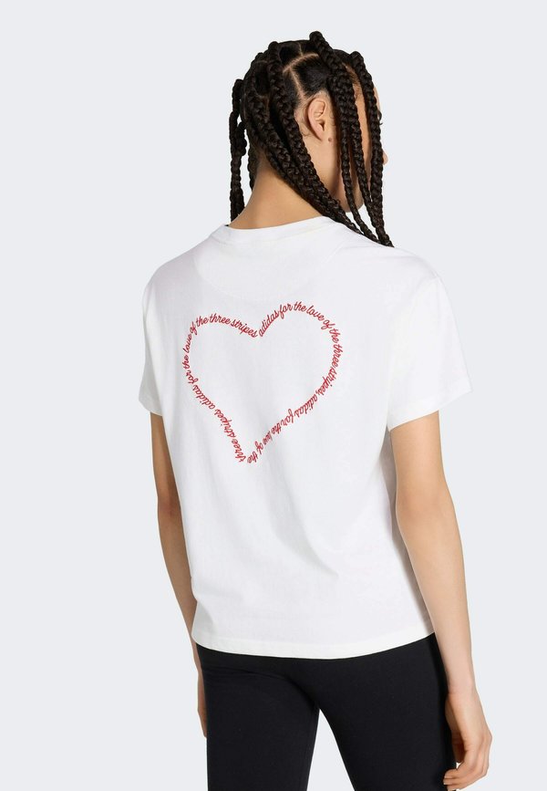 adidas Sportswear ADIDAS SPORTSWEAR EMBROIDERY PACK LOOSE GRAPHIC T-SHIRT - Print T-shirt - white