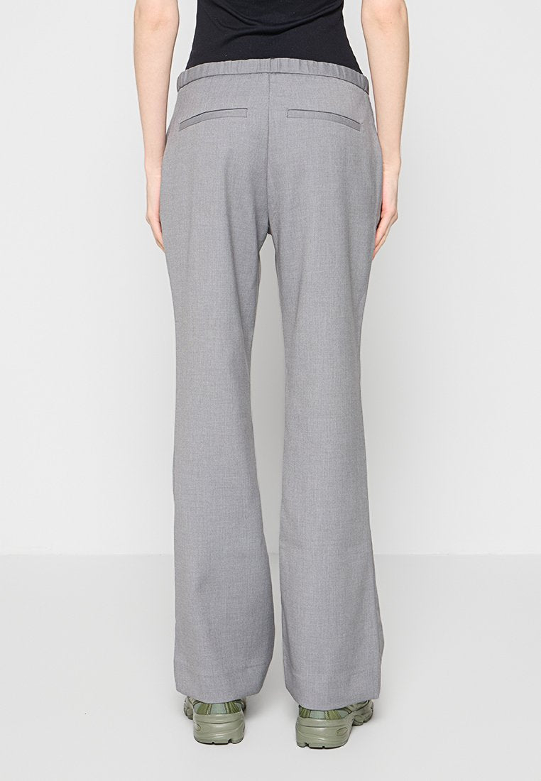 Abercrombie & Fitch REGULAR FIT