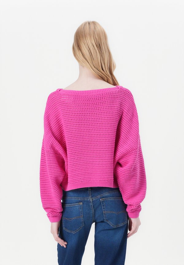 GAP OVERSIZED