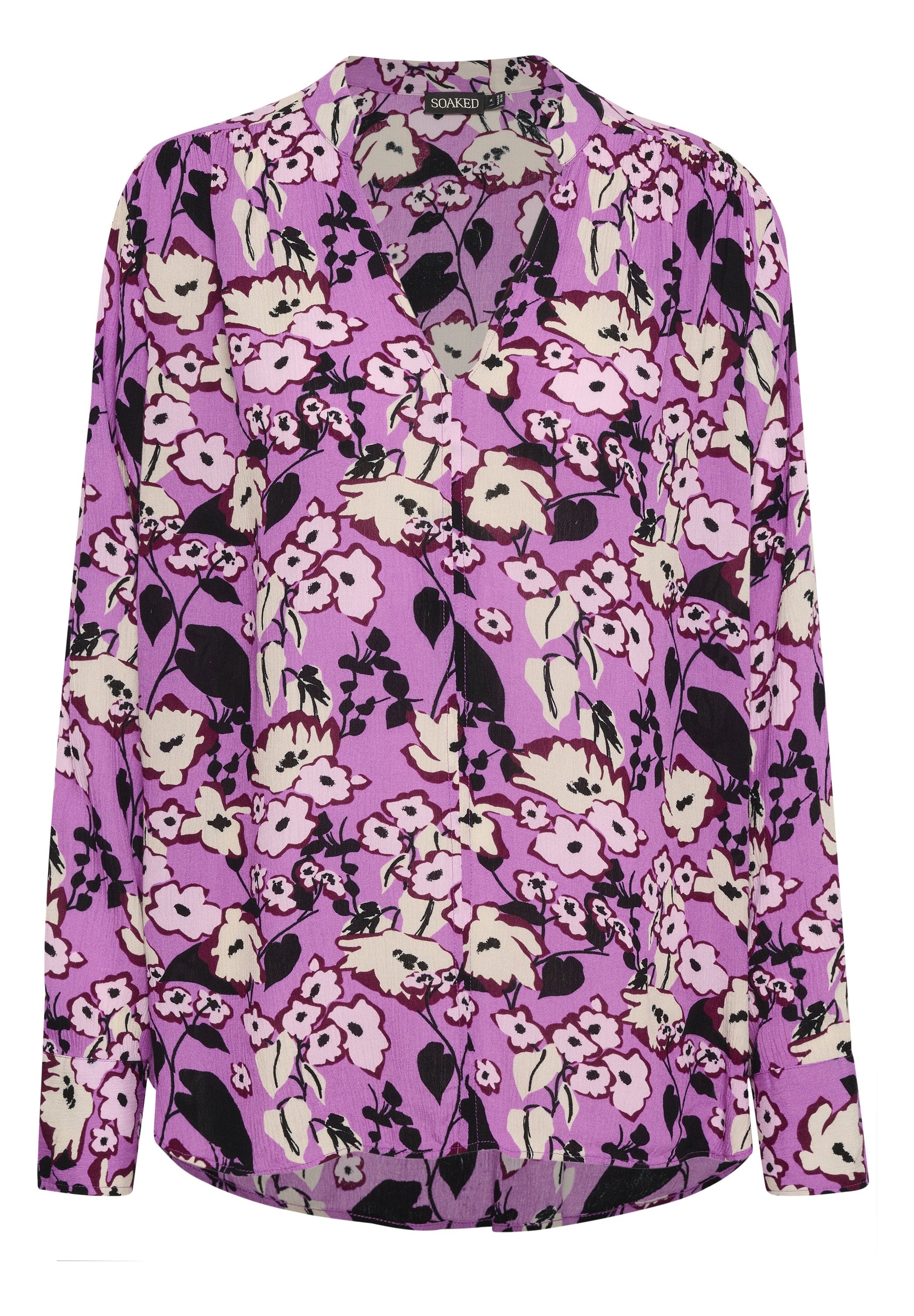 Langärmlige Bluse aus lila Stoff mit floralem Muster in Weiß, Pink und Schwarz. Verfügt über einen V-Ausschnitt und eine lockere Passform mit einem abgerundeten Saum.