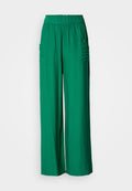 Grüne Hose mit weitem Bein und elastischem Bund, zwei seitlichen Taschen und glatter Textur, aus leichtem Stoff gefertigt.