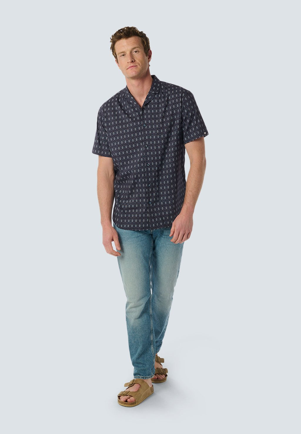 SHORT-SLEEVE WITH RESORT COLLAR AND GRAPHIC PATTERN Media 2