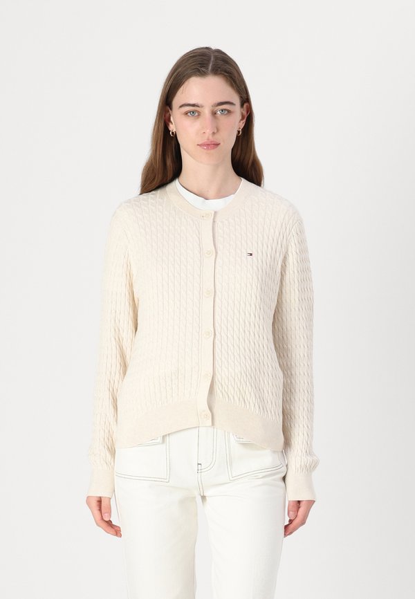 Tommy Hilfiger CABLE KNIT CREW NECK CARDIGAN - Cardigan - ivory petal