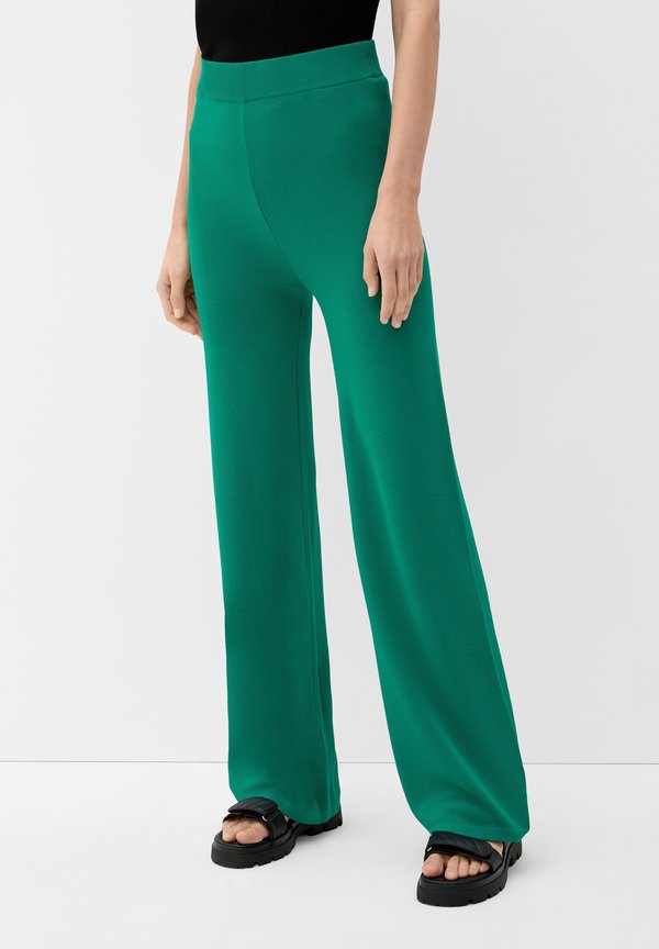 s.Oliver RELAXED - Trousers - smaragd