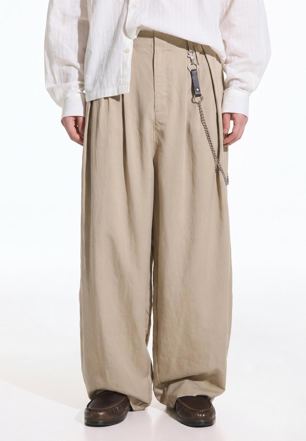 Bershka SUPERBAGGY MENSWEAR DROP 8 - TROUSERS - Trousers - sand