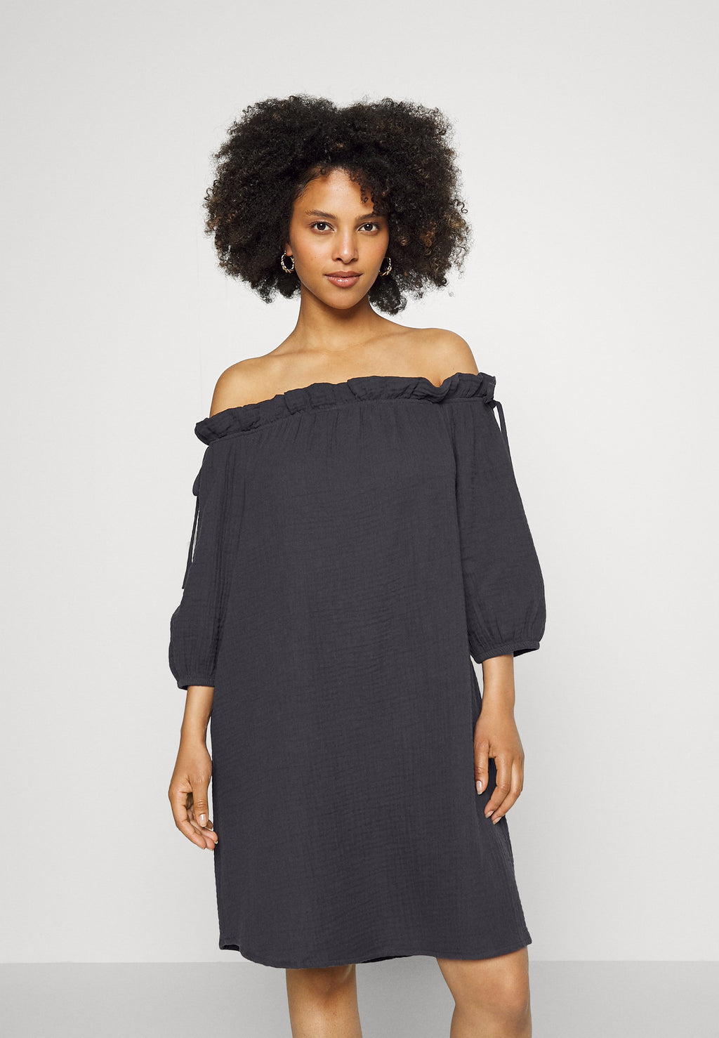 ONLTILLA THYRA OFF SHOULDER DRESS Media 3