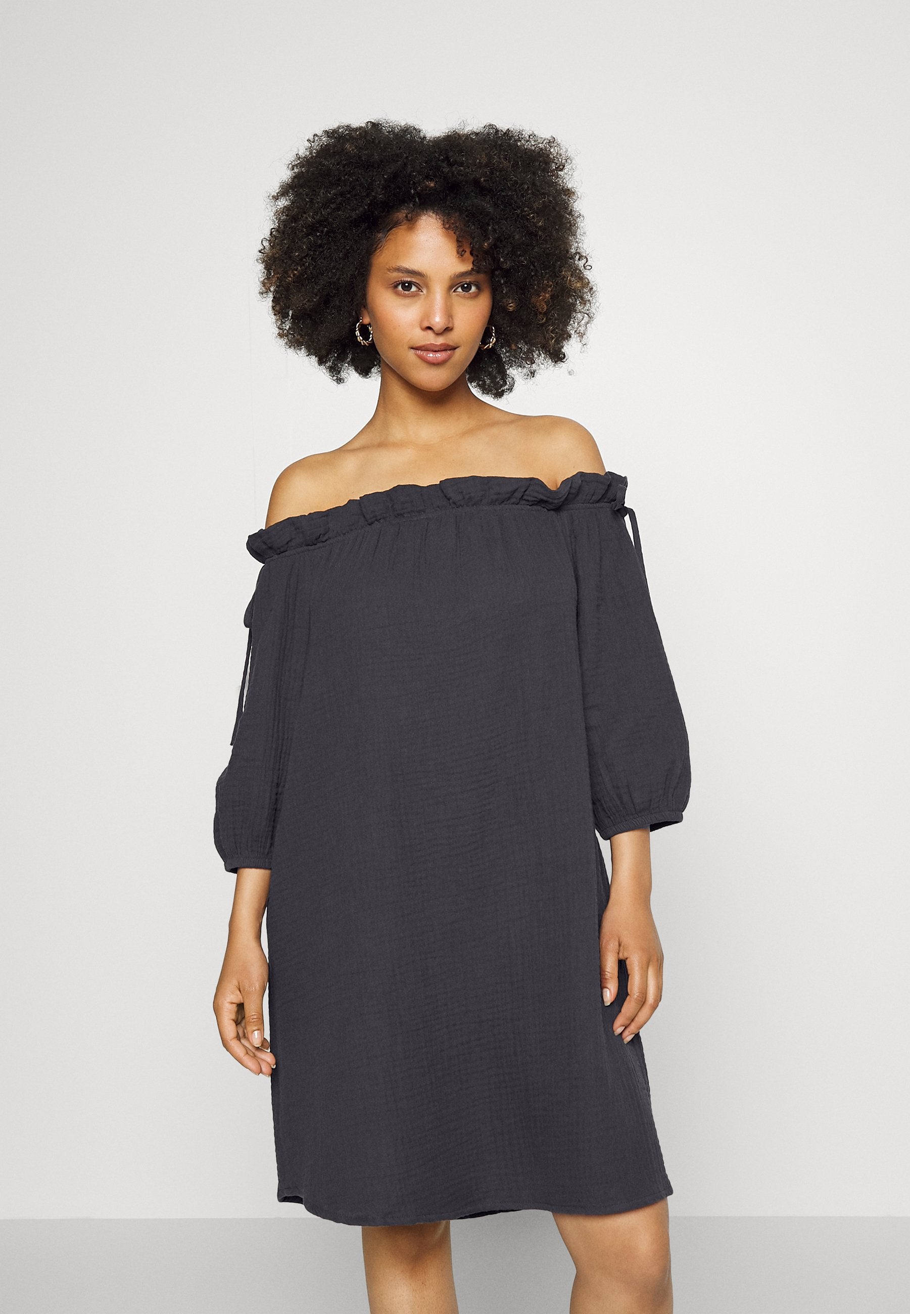 ONLTILLA THYRA OFF SHOULDER DRESS Media 3