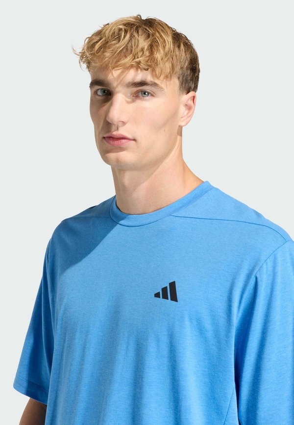 adidas Performance D4T POWER ESSENTIALS WORKOUT GRAPHICS TEE