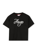 Schwarz, kurzärmliges Baumwoll-T-Shirt mit einem großen grauen, geschwungenen "Hugo"-Logo auf der Vorderseite. Rundhalsausschnitt und ein schlichtes, minimalistisches Design.