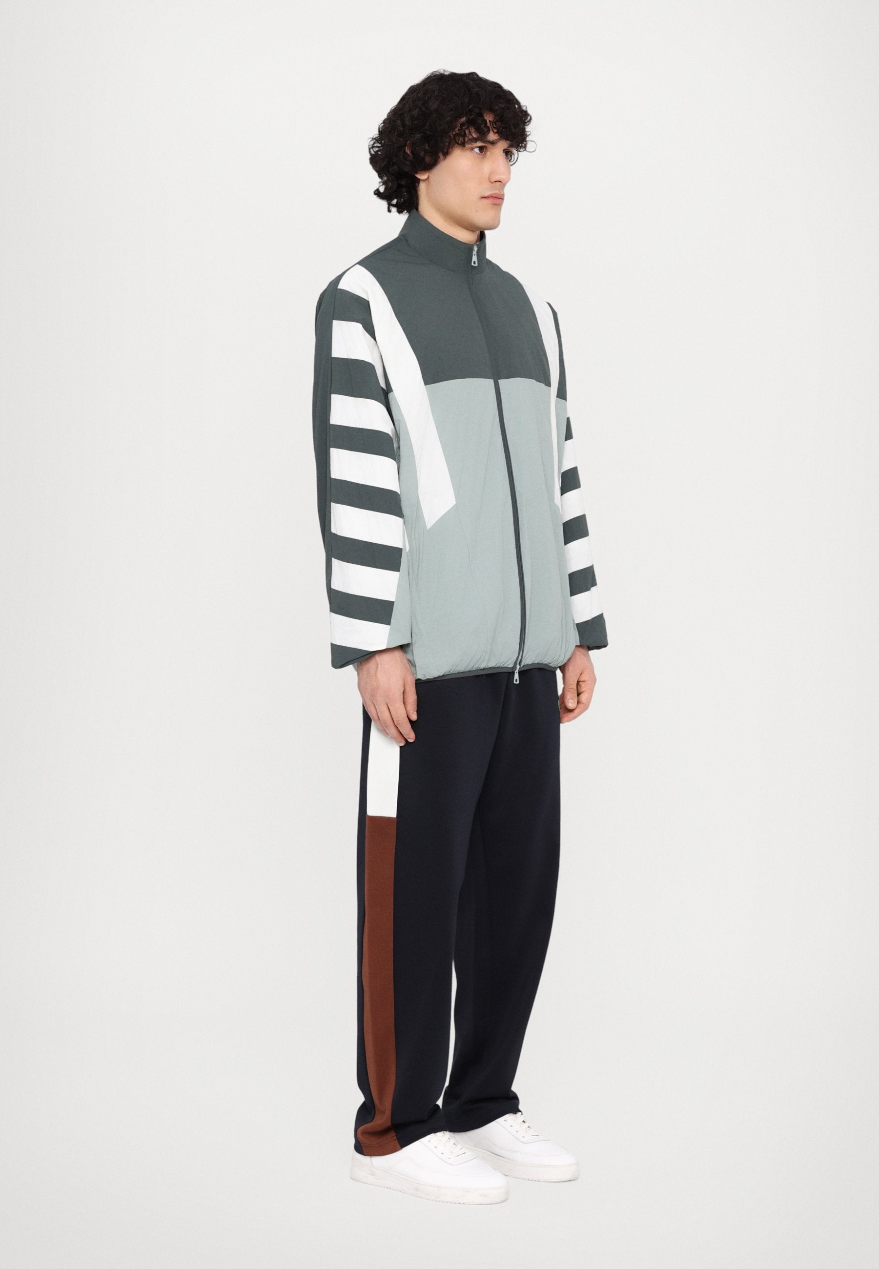 JACKET Media 5