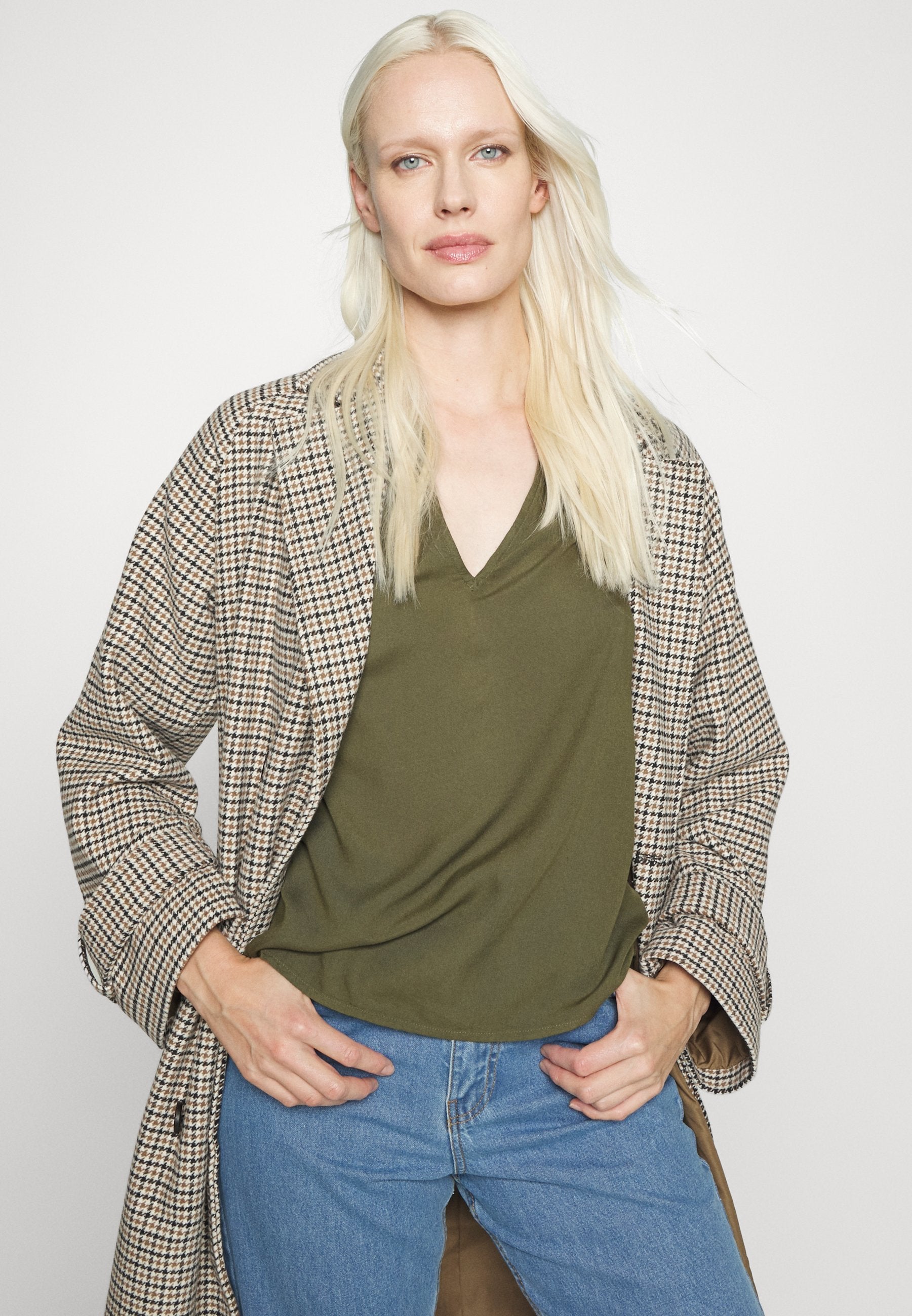 Vero Moda Tall VMVILMA V-NECK TOP