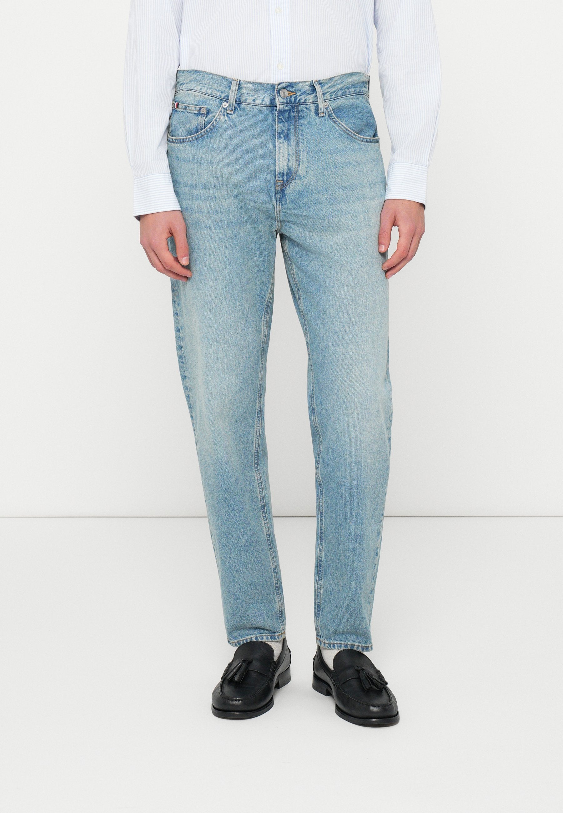 HARLEM FADED TAPERED LEG JEANS Media 3