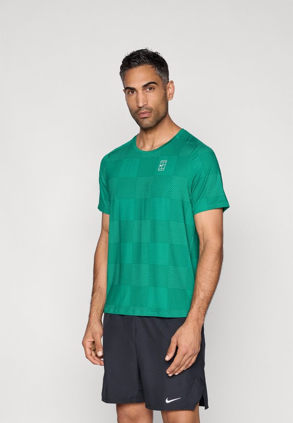 Nike Performance NIKECOURT ADVANTAGE PRINT - Sports T-shirt - malachite/white