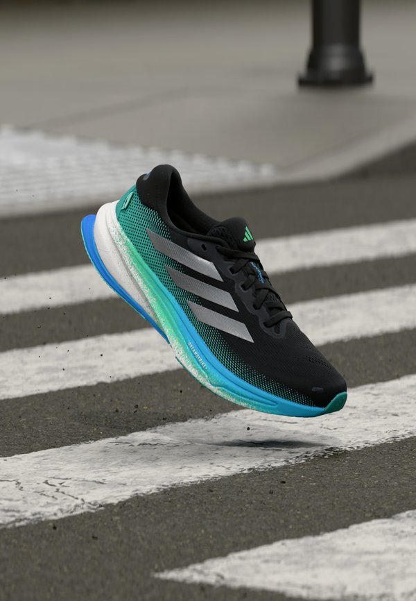 adidas Performance SUPERNOVA RISE 2 - Road running shoes - core black/glory green