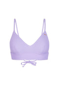 Lavendel Sport-BH mit verstellbaren Trägern, triangulärer Form und einem gebundenen Detail vorne. Hergestellt aus glattem, dehnbarem Stoff.