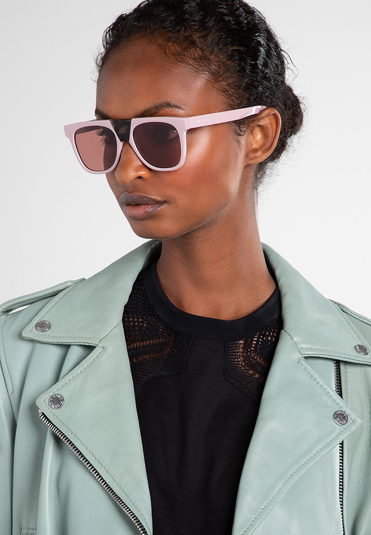 CKN SUN CKNYC1852S 005 53 18 140 UNISEX Media 2