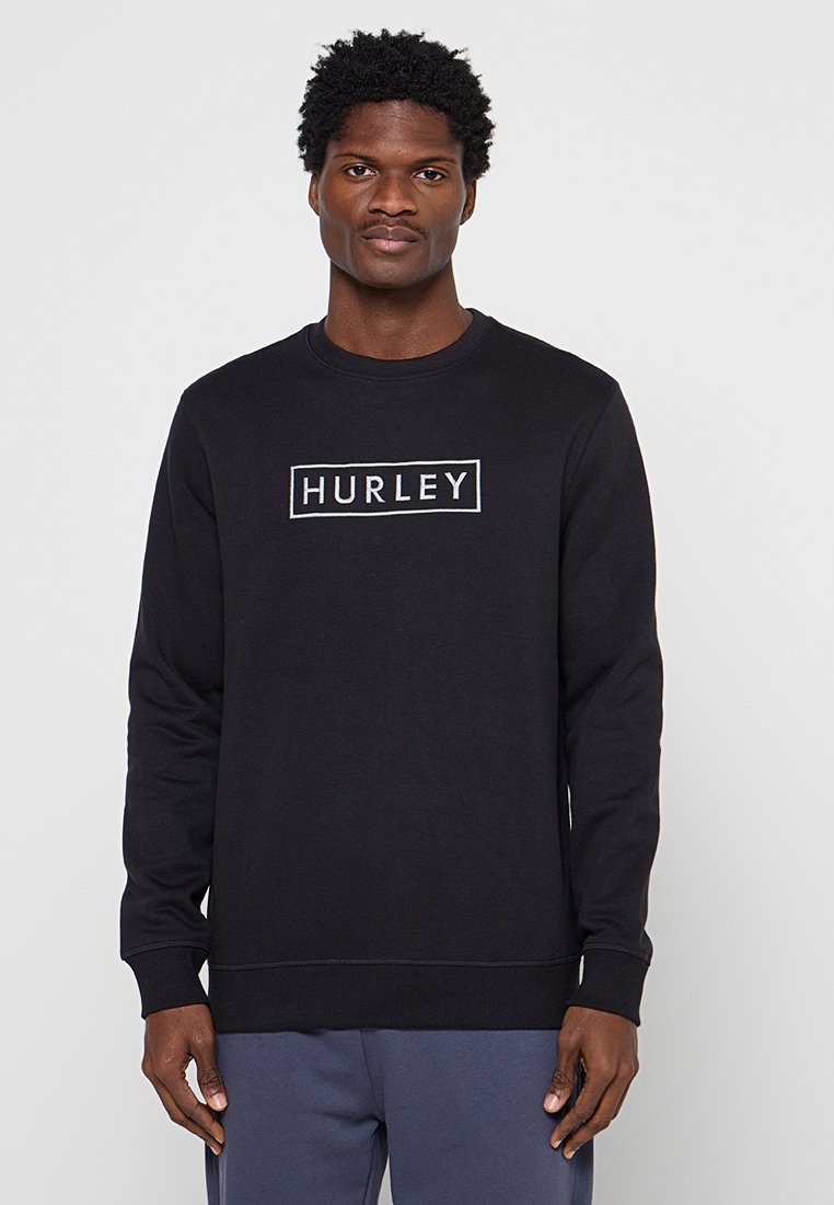 Schwarzer Sweatshirt aus Baumwolle, mit Rundhalsausschnitt, langen Ärmeln und einem weißen rechteckigen "HURLEY"-Logo auf der Vorderseite. Schlichtes Design.