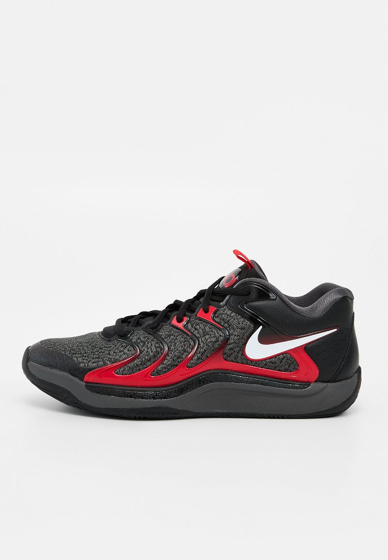 Schuhtyp Sneaker in Schwarz und Grau aus Strickmaterial mit roten synthetischen Überzügen und einem weißen Nike-Swoosh, seitlich auf weißem Hintergrund dargestellt.