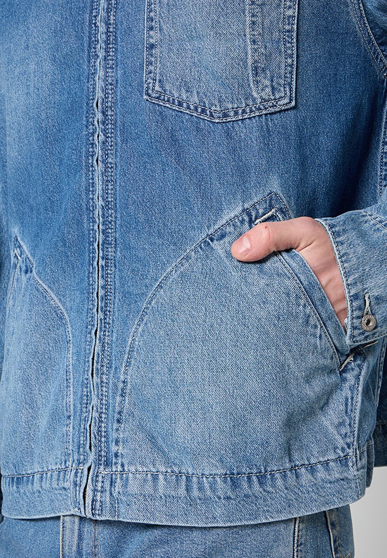 Levi's®