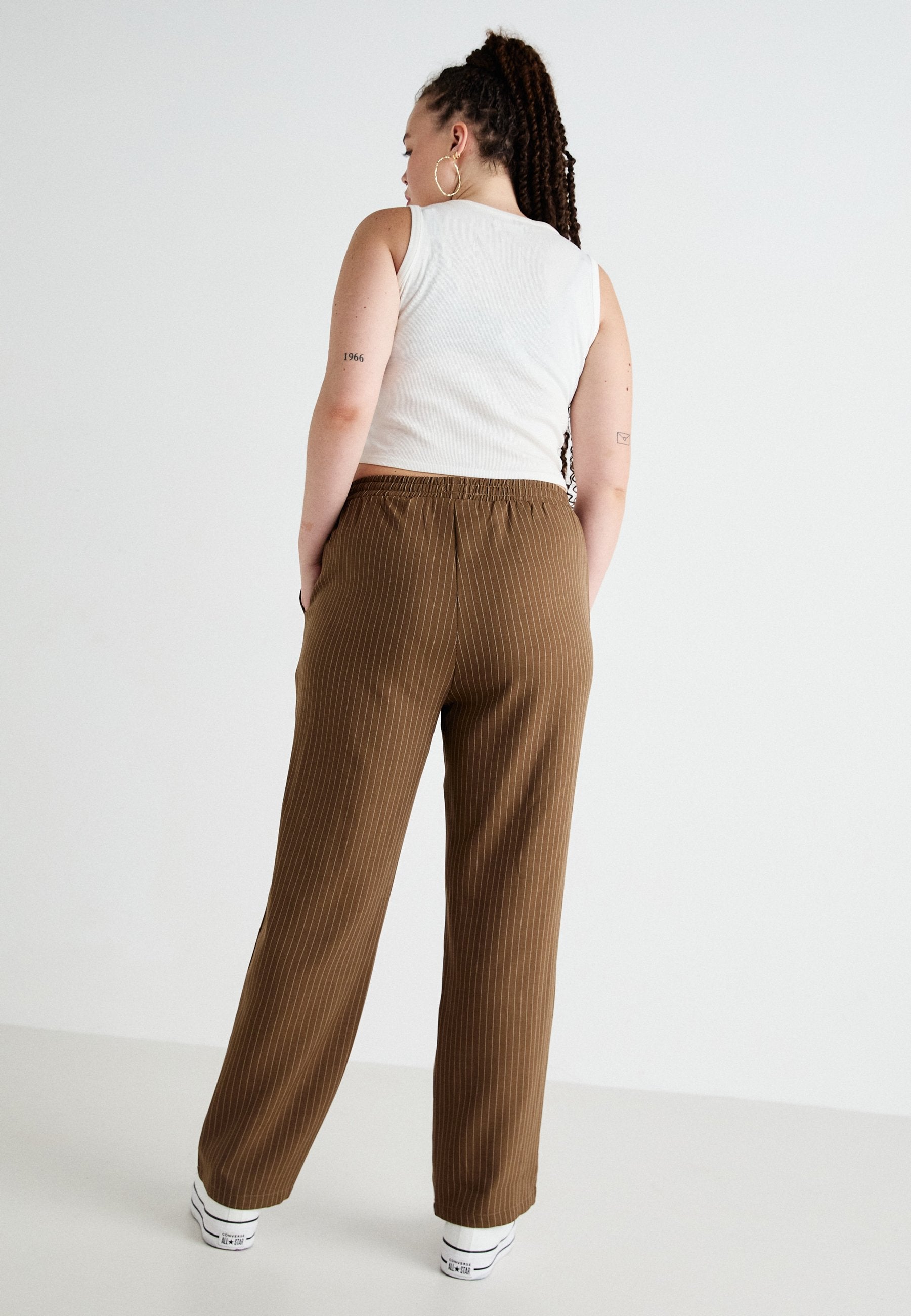 CARPINNY PULL UP PANTS Media 4