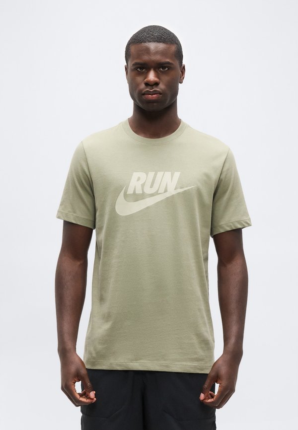 Nike Performance TEE RUN - Sports T-shirt - silver-coloured sage/spruce fog
