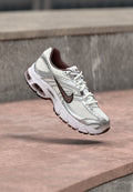 Nike Sportswear AIR MAX MOTO 2K - Trainers - white/tattoo/metallic silver-coloured/black/flat silver-coloured