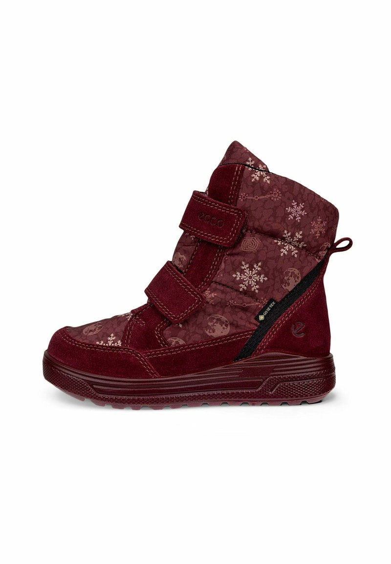 Burgunderfarbene wasserdichte Stiefel mit einem weichen Wildleder-Obermaterial, das mit Blumen- und Schneeflockenmuster verziert ist. Sie verfügen über doppelte Klettverschlüsse und eine strukturierte Gummisohle.