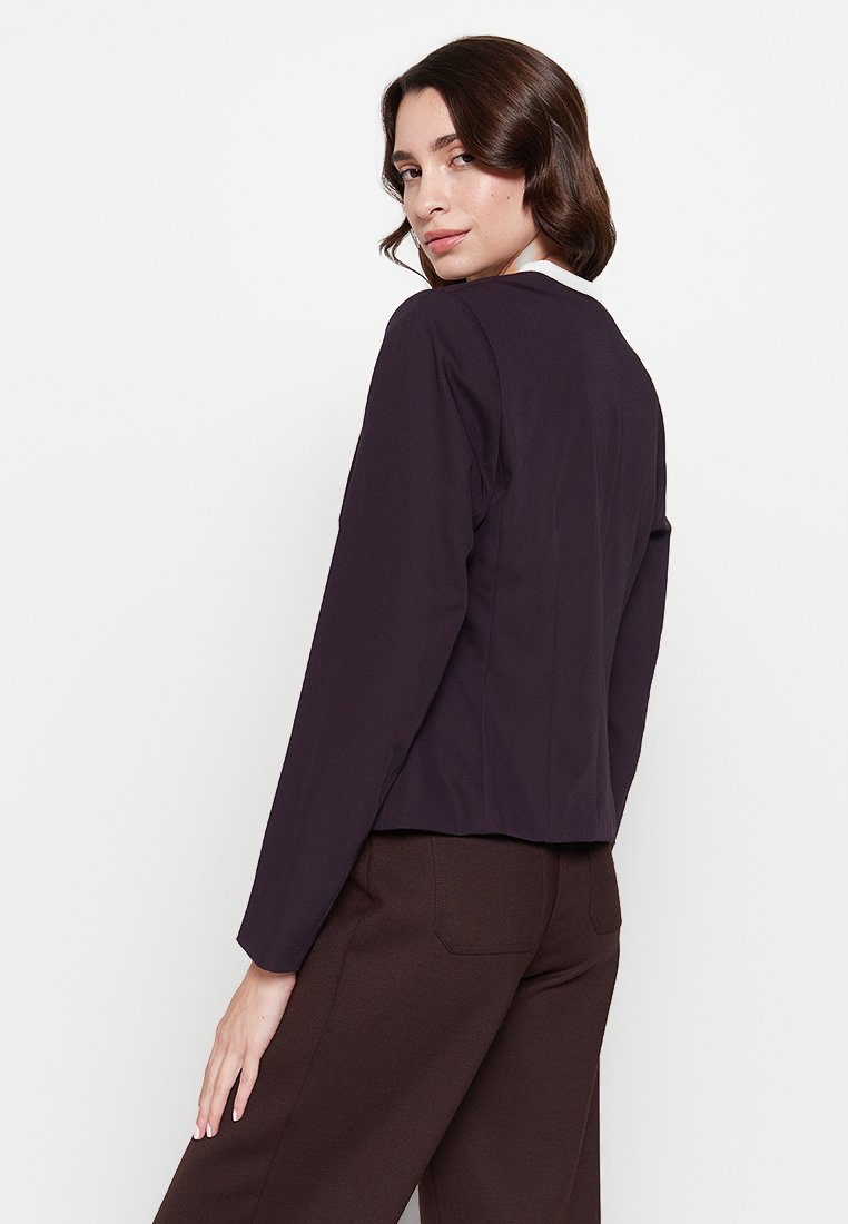 comma Blazer Media 2