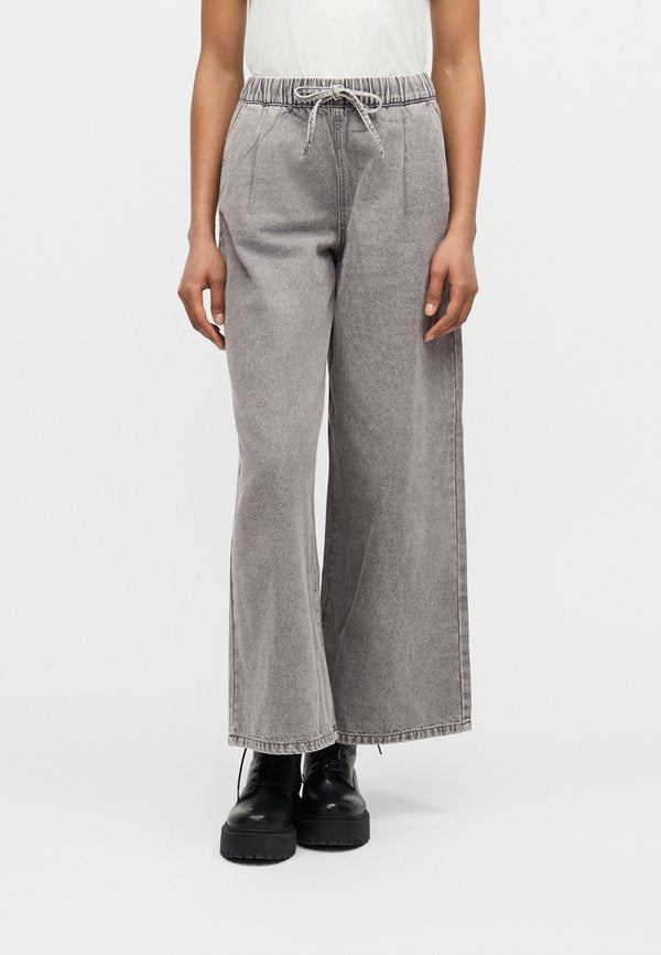 Vero Moda VMVALERIA PULL UP - Wide Leg - medium grey denim