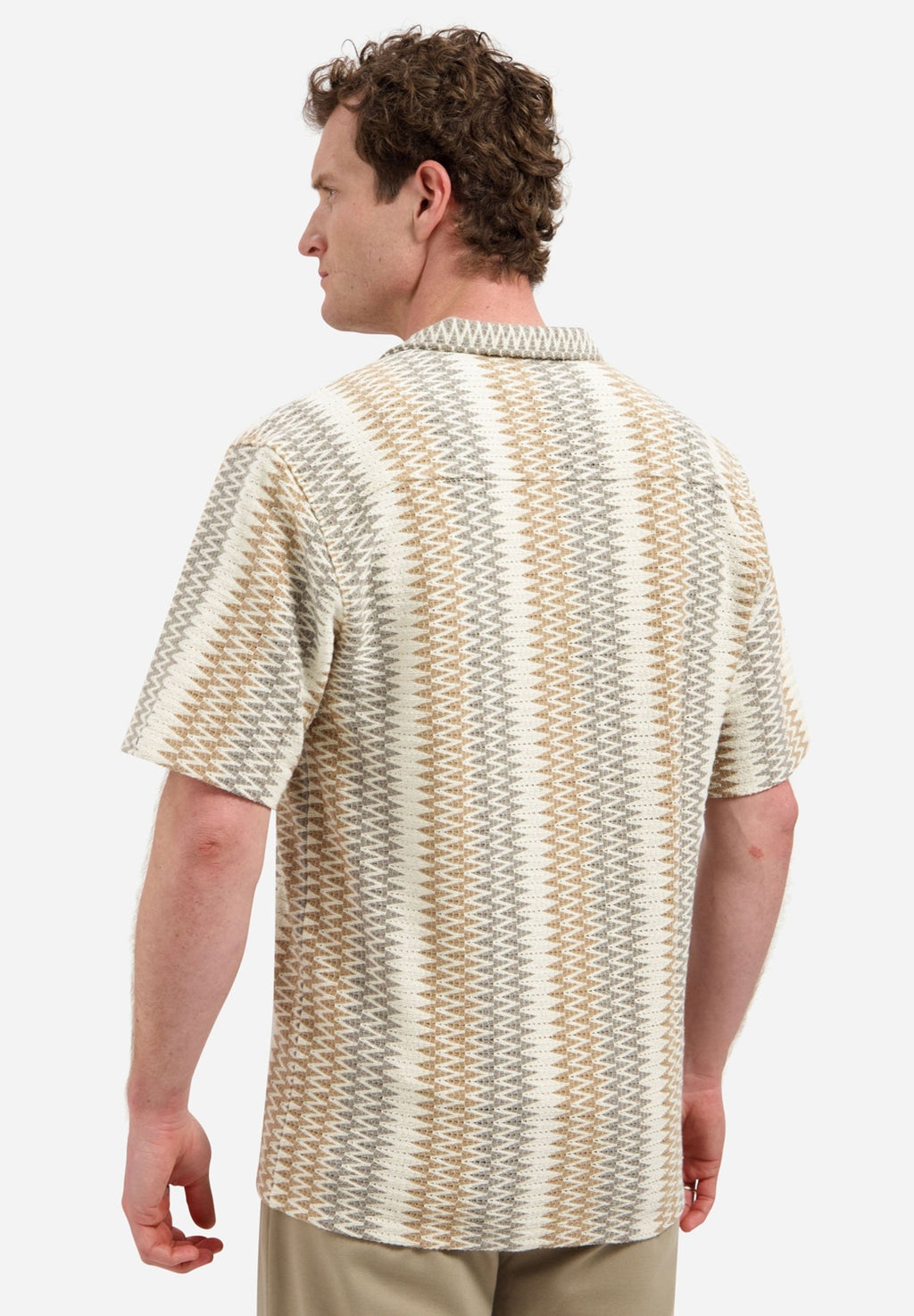 WITH SHORT SLEEVES Media 4