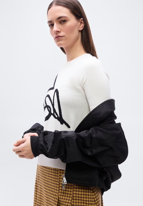 DKNY GRAFFITI HEARTS