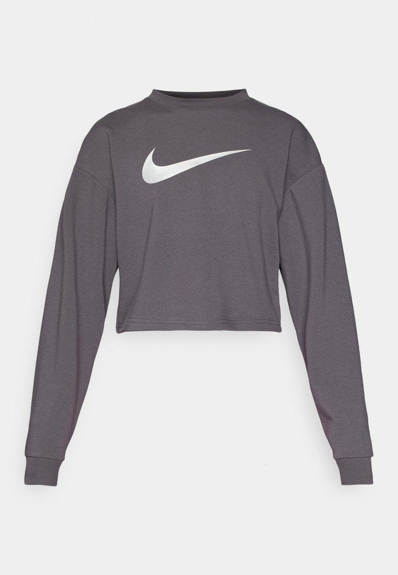 Gekürztes Langarm-Sweatshirt aus dunkelgrauem Stoff mit rundem Ausschnitt. Auffälliges weißes Nike-Logo vorne. Weiche Textur.