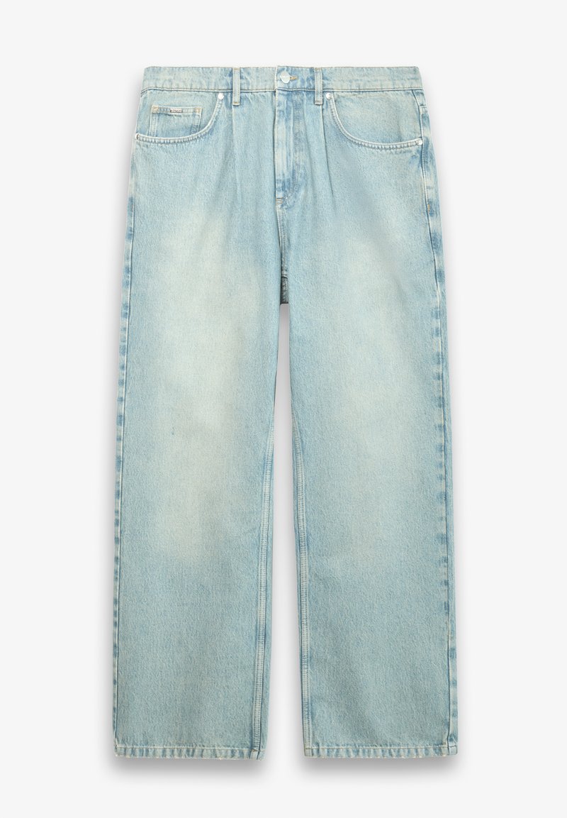 Hellblaue Denim-Jeans mit geradem, weitem Bein. Zu den Merkmalen gehören fünf Taschen, ein Knopfverschluss und eine abgedunkelte Textur mit subtilen Variationen.