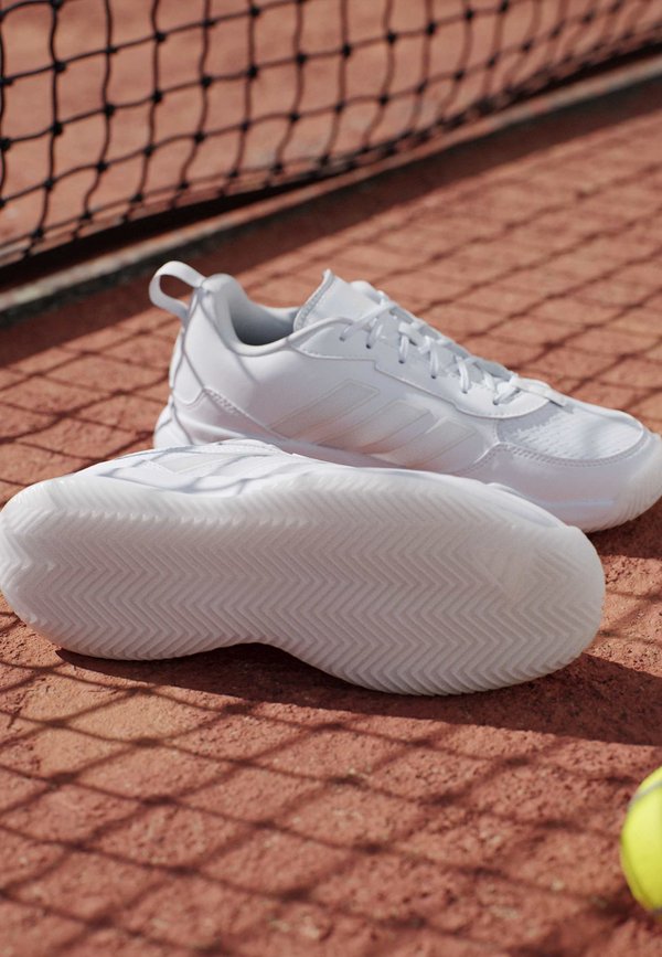 adidas Performance AVAFLASH