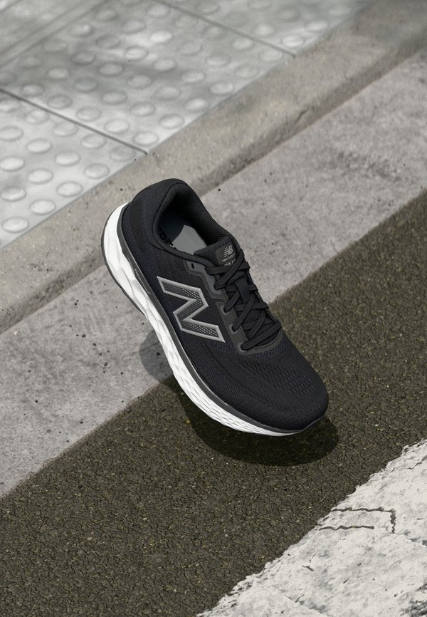 New Balance EVOZ V4 - Road running shoes - black