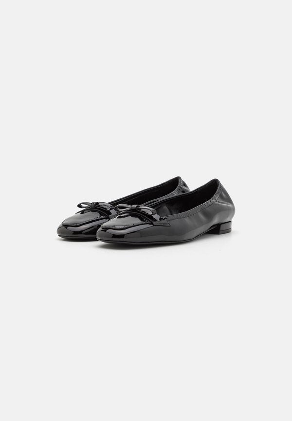 Stuart Weitzman TULLY LOAFER