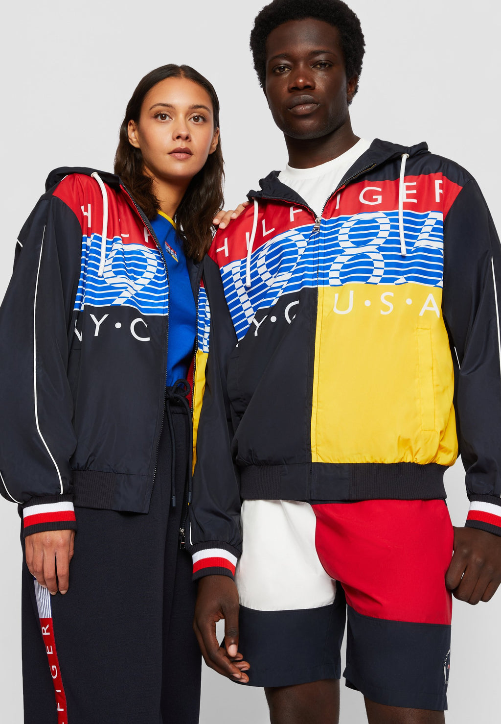 EXCLUSIVE UNISEX HILFIGER TEAM COACH Media 5
