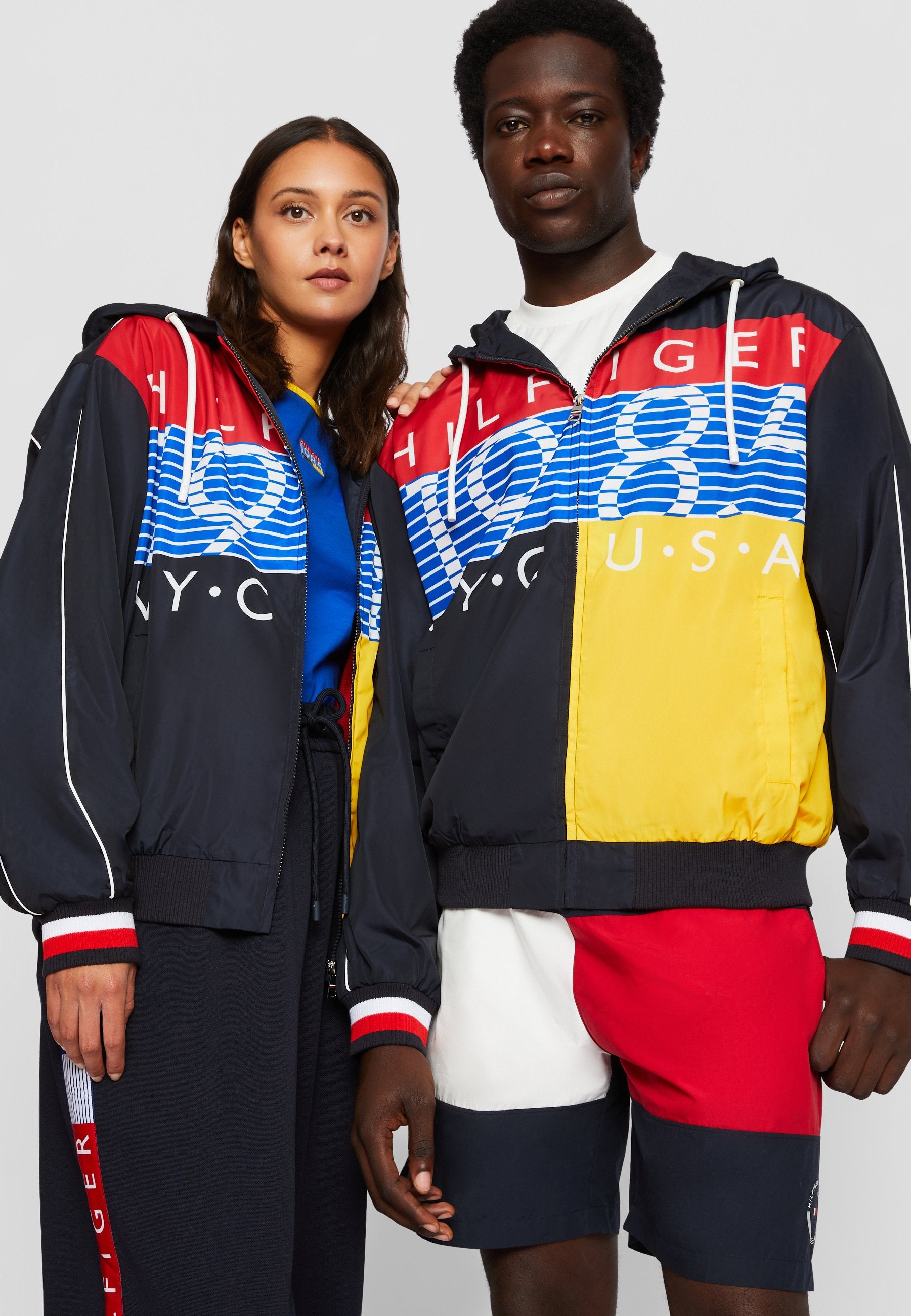 EXCLUSIVE UNISEX HILFIGER TEAM COACH Media 5