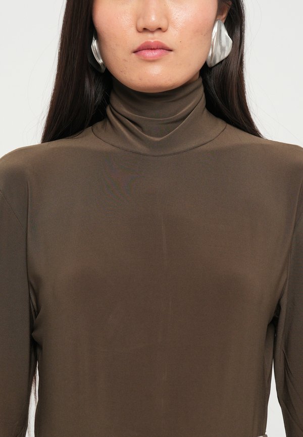 Norma Kamali LONG SLEEVE TURTLE BODYSUIT